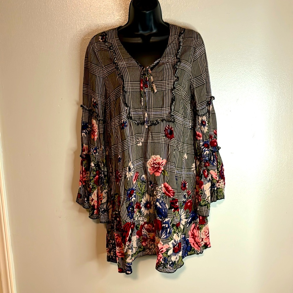 Coco+Carmen Mini Summer floral dress size s/m in excellent condition.